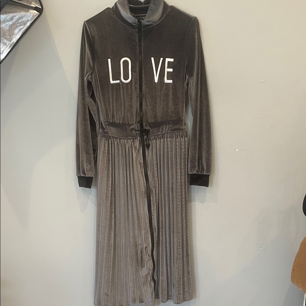 Gray Velvet Women's dress  with LOVE Print pleated with zip front like new